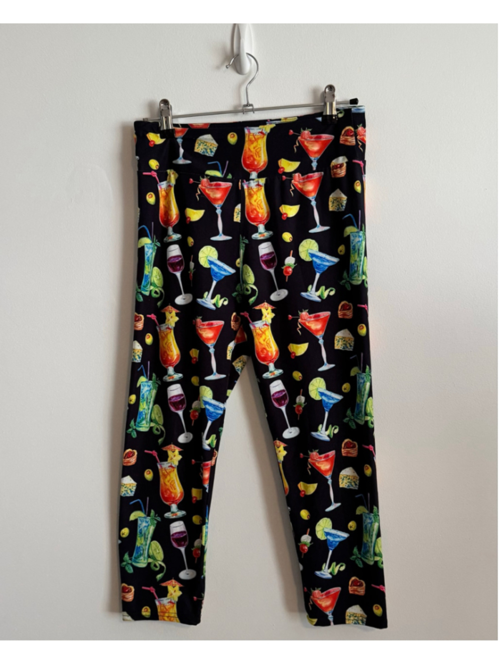 Women's Unbranded Capri Leggings OS Black Multi-color Cocktail Print